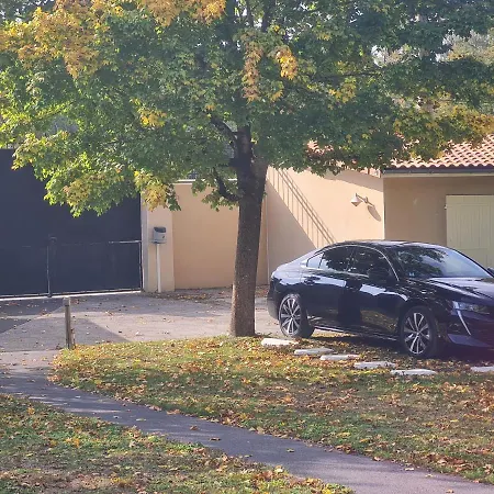 Villa Courtisols Konukevi